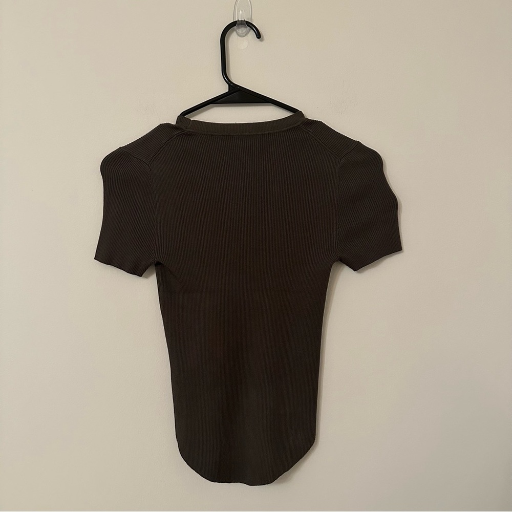 Babaton/Aritzia Tisch Top View 6